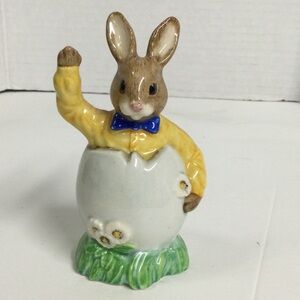 Royal Doulton Easter Greetings Bunnykins Yellow and Blue Bunny in Egg DB149 VTG